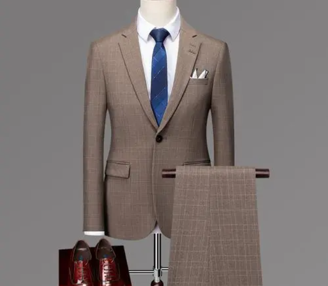 新郎結(jié)婚當(dāng)天穿什么衣服