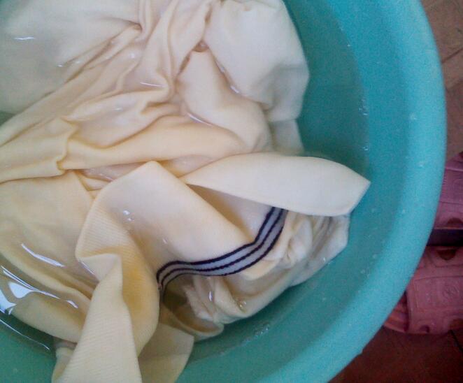 衣服被84褪色補救措施